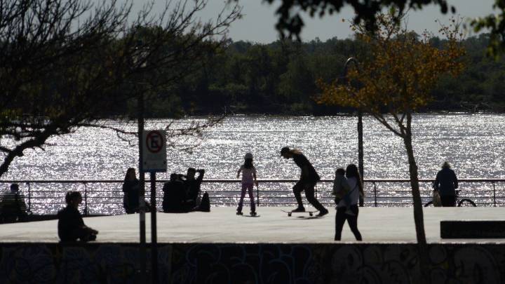 El tiempo en Rosario: sigue el calor en un miércoles casi sin nubes
