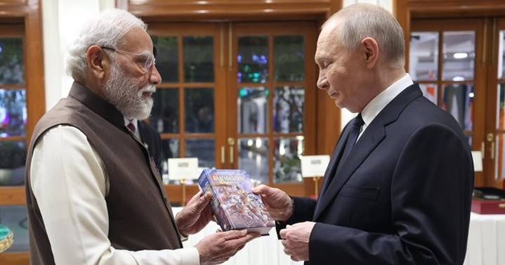PM Modi presents copy of Gita in Russian to Putin