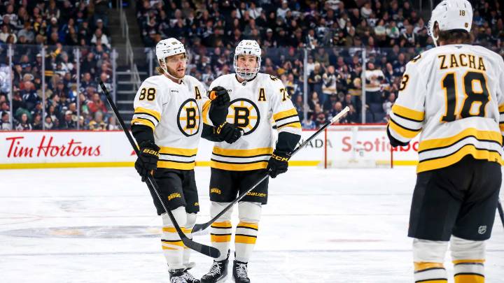 Pastrnak has 4 points, Bruins defeat Jets for 4th straight win