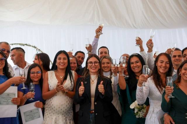 18 parejas contrajeron matrimonio en jornada colectiva organizada por la Alcaldía de Carrizal