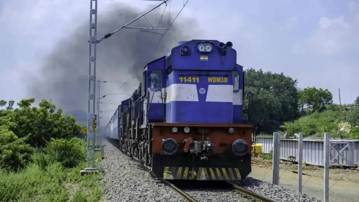 CR to run additional special train between Mumbai and Banaras on Sunday