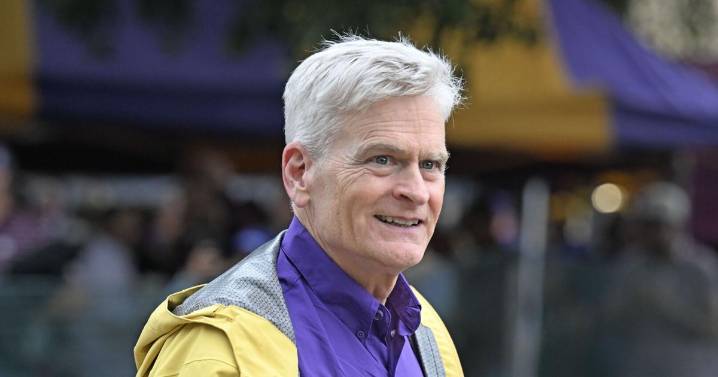 Bill Cassidy’s alternative to extended Obamacare subsidies gains steam in the Senate