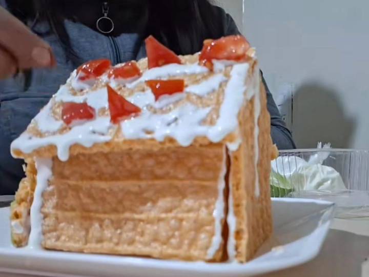 ¿Y la dieta? Casita navideña hecha de chicharrón conquista las redes