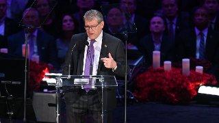 UConn, USC Pay Heartfelt Tribute to Kobe and Gigi Bryant During Women’s Hoops Matchup