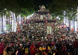 Peregrinos inundan la Basílica de Guadalupe