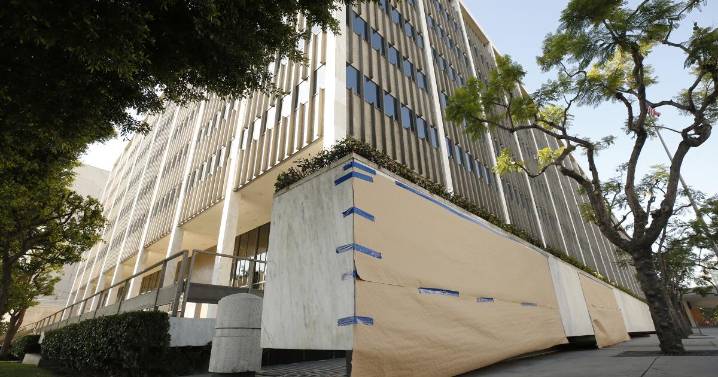 Arson suspect accused of tossing firebomb at downtown federal building