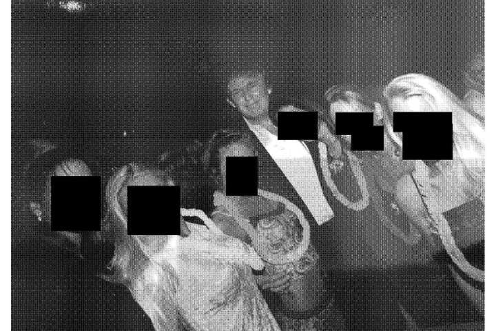 Nuevas fotos del archivo Epstein muestran a Trump posando con un grupo de mujeres