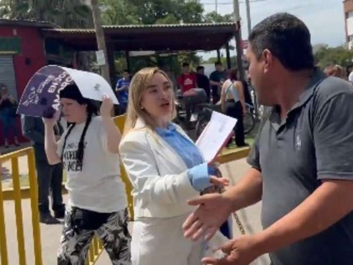 Escándalo en José C. Paz: hubo sillazos, golpes e insultos en una pelea entre militantes de Ishii y libertarios durante la jura de los nuevos concejales