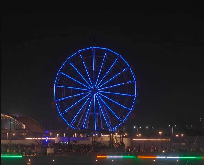 Family left hanging 100 ft on ferris wheel at Atal Sarovar, Rajkot