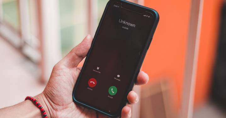 Banks, FBI warn of rise in scammers posing as employees to steal your money