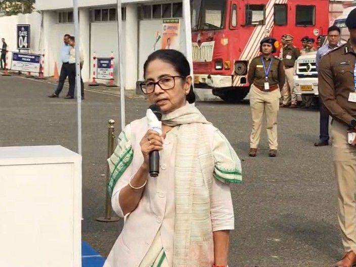 Mamata blames Centre as IndiGo crisis deepens:Passengers stranded for days amid cancellations, long delays, and chaotic flight disruptions across major Indian airports
