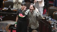 Jura caliente en Diputados: cánticos cruzados, provocaciones y una sesión con clima de cancha, con Milei como espectador activo