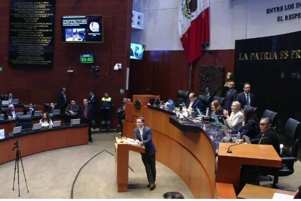 Sin ir a comisiones y con rechazo a moción, Senado discute reforma del agua