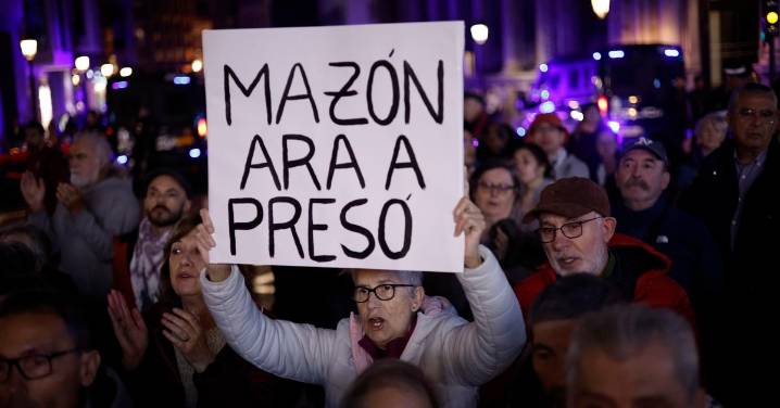 El whatsapp de Mazón a Pradas tras alertar ella el 29-O a las 13:03 de que "preocupa" el barranco del Poyo: "Cojonudo"