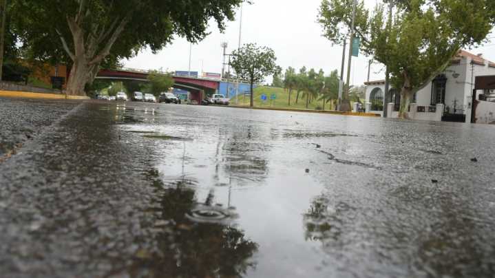 Después de un sábado infernal llega un domingo con fuerte viento Sur y chaparrones