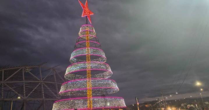 Encienden las luces de la Navidad en Alto Comedero