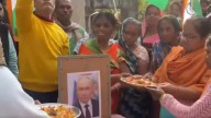 Women perform Aarti to Putin in Varanasi ahead of India Visit