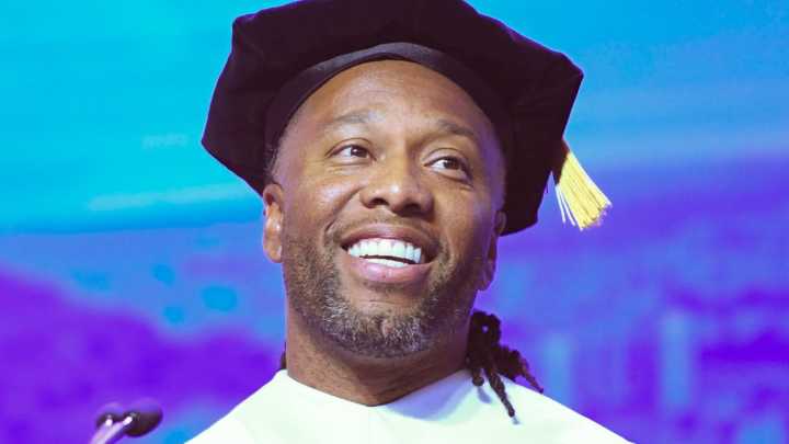 Cardinals Legend Larry Fitzgerald’s Clear Message to Son Devin Fitzgerald After Notre Dame Signing Larry Fitzgerald shares a powerful message as his son Devin signs with Notre Dame, choosing his own l