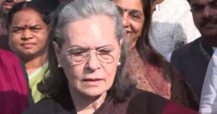 India 'Old people finding it difficult': Sonia fans pollution flame