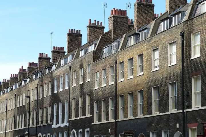 House prices hit record high but overall growth slows