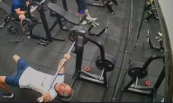 Un hombre murió en el gimnasio cuando hacía pecho y se le cayó la barra