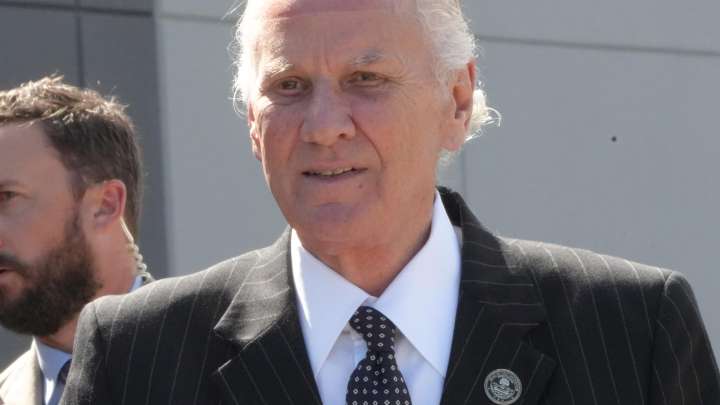 Governor's order seeks to end race considerations in agency contracts