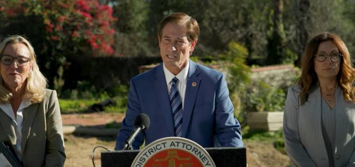 Alertan a víctimas de Incendio Eaton sobre contratistas sin licencia