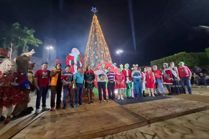 Así se vivió el encendido del árbol en Hecelchakan