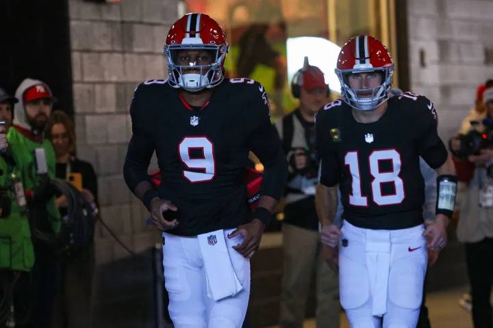 Falcons’ Bijan Robinson Makes His QB Preference Loud & Clear Between Kirk Cousins and Michael Penix Jr. Bijan Robinson’s bold quarterback endorsement steals headlines as the Atlanta rally past the Buc