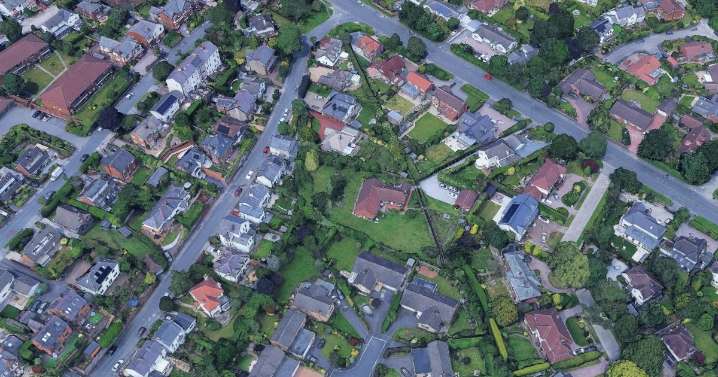 Neighbours fear changes to home would lead to 'dog fouling'