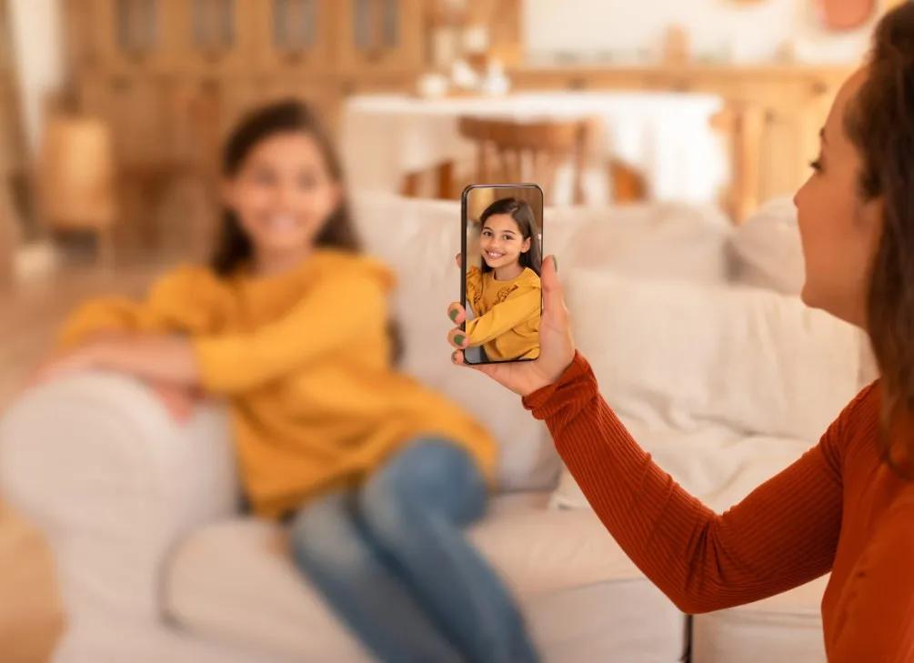 ¡Atención, papás! Vuelven a alertar por el "Sharenting" y sus riegos, ¿de qué trata?