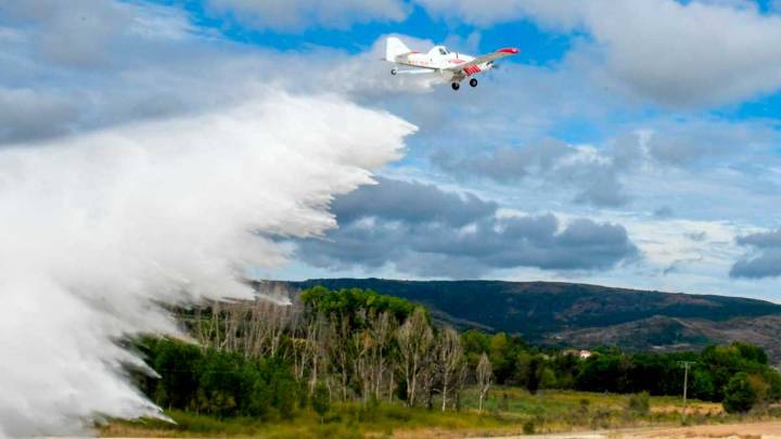 Galicia refuerza su escudo aéreo contra el fuego con dos nuevos aviones de carga en tierra