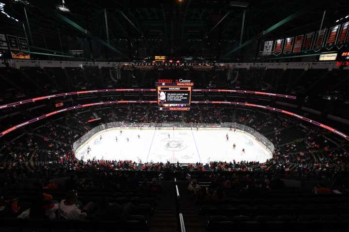 Resilient Ducks halt Caps' 6-game win streak in shootout - The Rink Live | Coverage of youth, junior, high school and college hockey