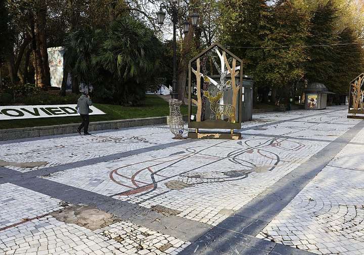 «Alfredo Canteli dice que va a arreglar el mosaico pero siguen entrando camiones»