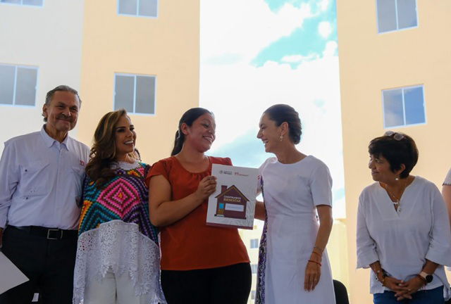 En Quintana Roo, Presidente Claudia Sheinbaum entrega 225 viviendas nuevas, 497 liberaciones de hipoteca y 193 escrituras