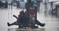 Tormenta invernal y lluvias ‘desnudan’ crisis en Gaza: Campamentos inundados y nula reconstrucción