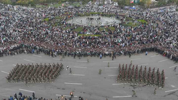 Regreso de exiliados, tensiones con Israel, una reconstrucción urgente... Siria busca levantarse a un año de la caída de Al Asad