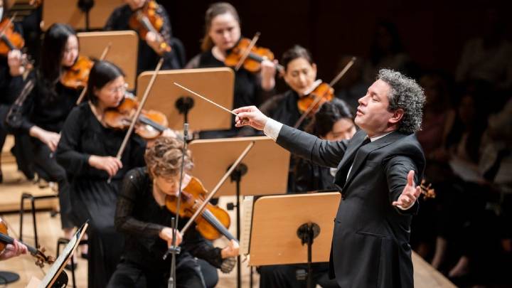 Cancelación de vuelos a Venezuela obliga a reprogramar conciertos de Dudamel en España