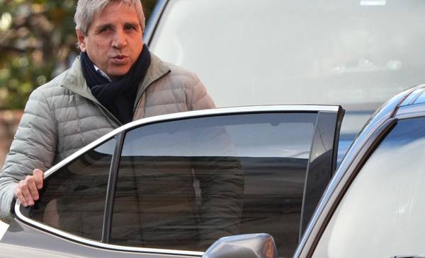 Pese a un riesgo país de 600 puntos, Caputo asegura que en 2026 salen al mercado