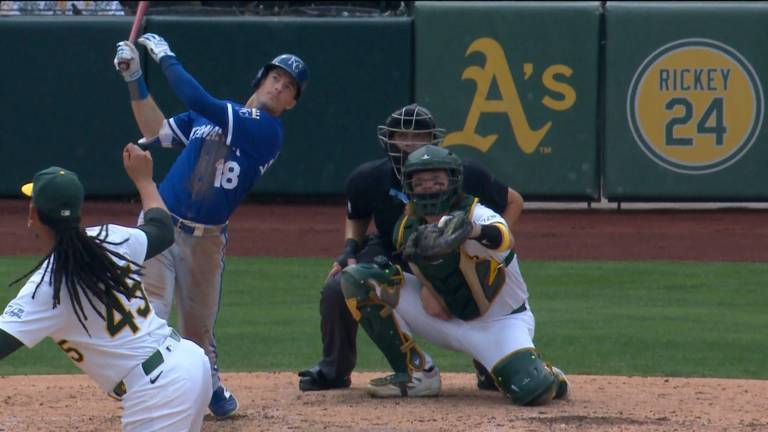 Bravos firman por dos campañas al jardinero Mike Yastrzemski