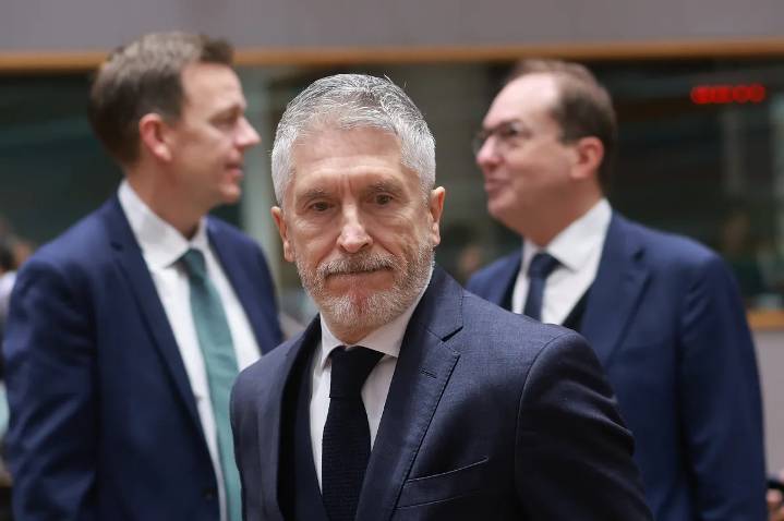 España se queda sola también en su política de inmigración: los 27 aprueban los 'centros Meloni' de deportación fuera de la UE