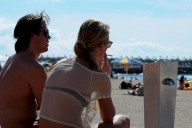 Reino Unido avisa a los ciudadanos que van de vacaciones a Canarias sobre las restricciones al fumar y las multas por una nueva ley