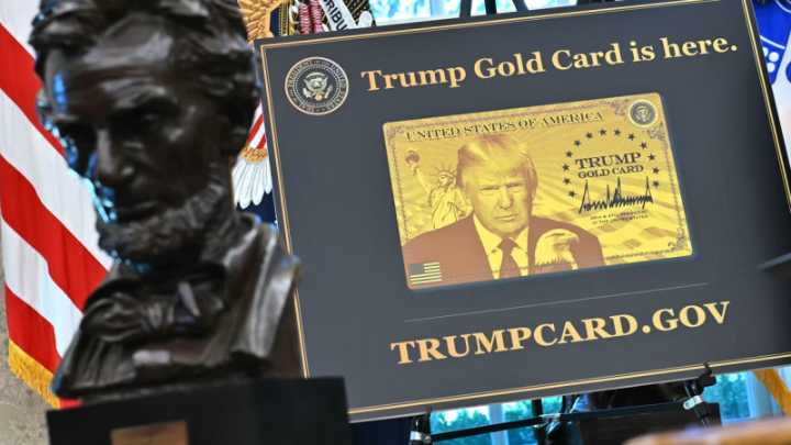 Trump anuncia que la visa "tarjeta dorada" se lanzará este miércoles