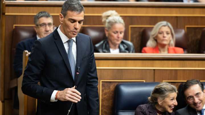 Los problemas se le acumulan a Sánchez: feminismo de pancarta, acosos sexuales y "desconocidos" muy cercanos