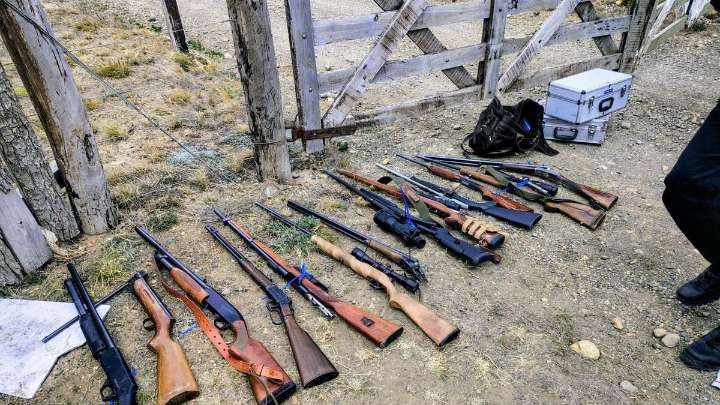 Recuperan armas sustraídas en una chacra de zona rural