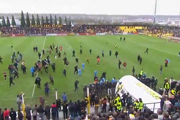 Escándalo. Piedrazos, invasión, robos y una premiación fugaz: el triste final entre Deportivo Madryn y Estudiantes de Río Cuarto