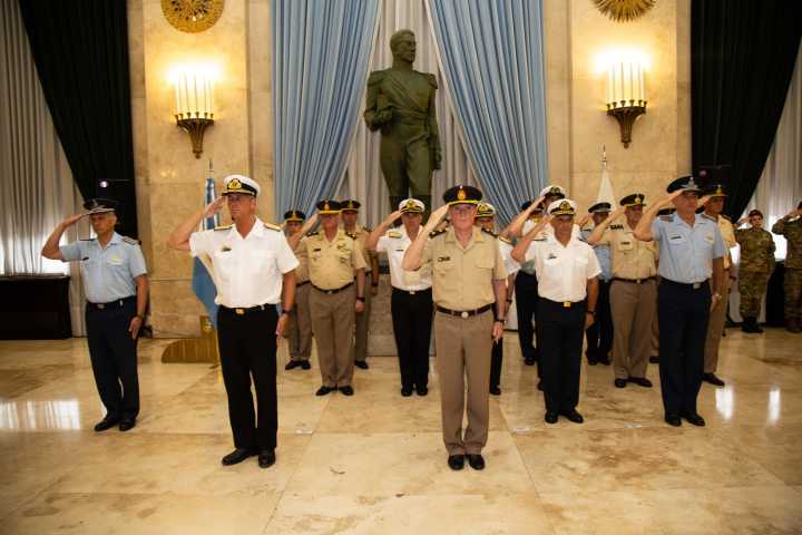El Gobierno renovó la cúpula de las Fuerzas Armadas