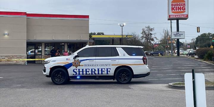 Berkeley County deputies investigate shots fired at fast food restaurant