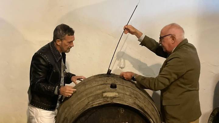 ¿A qué sabe el vino de 1728 que ha hecho llorar de emoción a Antonio Banderas?