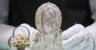 Huevo Fabergé de cristal hecho para la realeza rusa alcanza precio récord de $30,2 millones